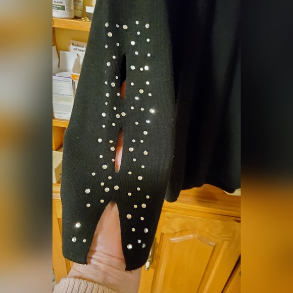 Laura Black Sweater - Picture 5 of 6